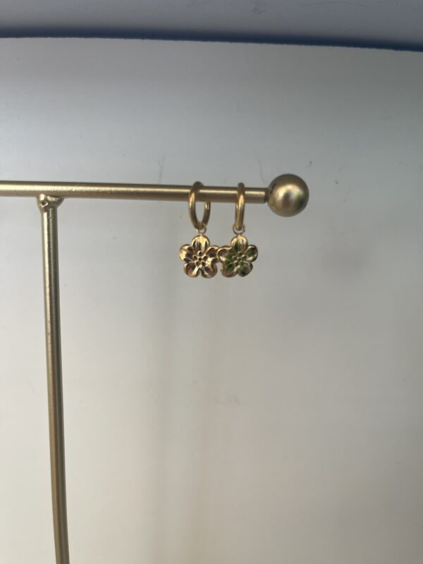Oorbellen Tiny flower goud