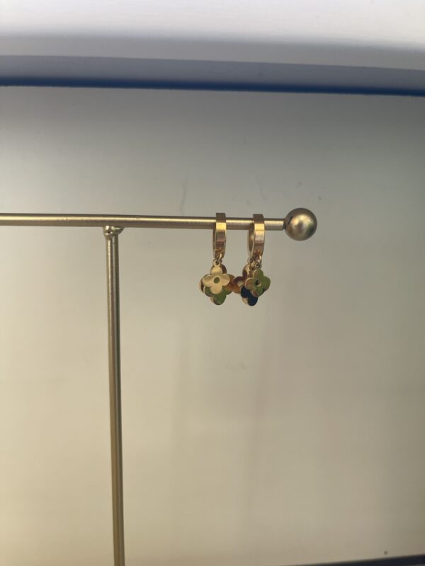 img_2325 Oorbellen compact flower goud